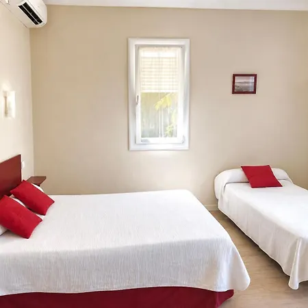 Hotel Saint Jacques 2*