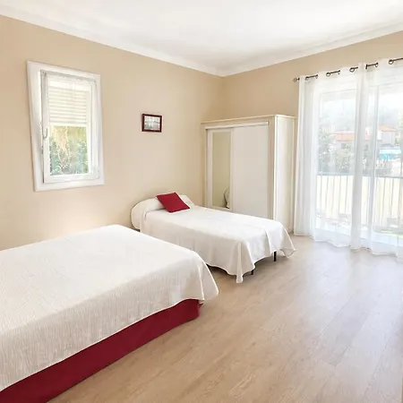 Hotel Saint Jacques 2*