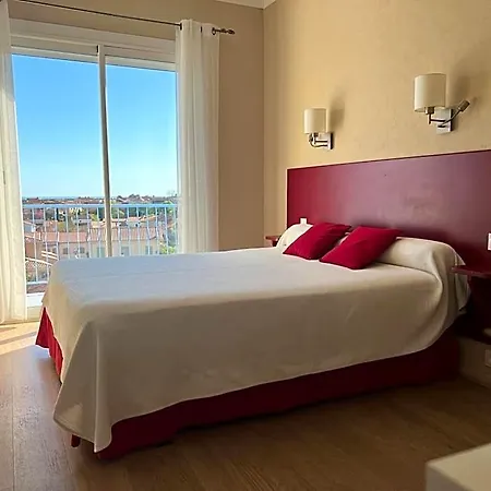 Hotel Saint Jacques 2*