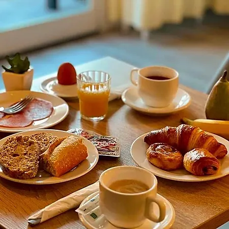 Saint Jacques Hotel 2*